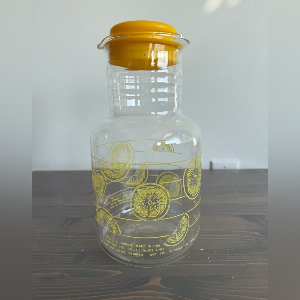 Vintage PYREX juice carafe 🍊🍋🍎